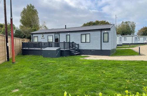 Ryde Apartment | Elegant Lodge in Peaceful Holiday Resort