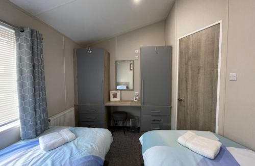 Ryde Apartment | Elegant Lodge in Peaceful Holiday Resort