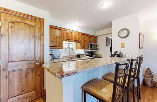 Vail Condo | Elegant, ski-in/out condo w/fireplace, fast WiFi, shared pool/hot tubs/laundry