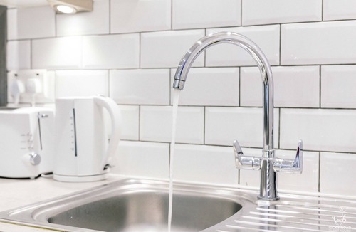 Watford Apartment | Elegant Spacious 2 Bed Flat with Garden - Sleeps 7