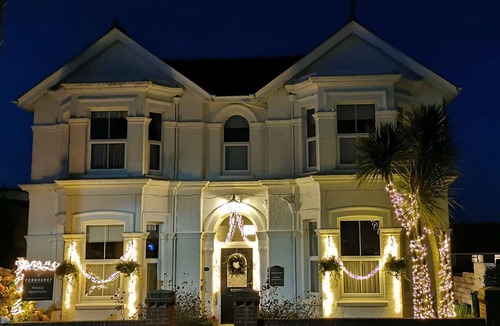 Shanklin Apartment | Elizabeth Apartment- perfectly located with smart TV