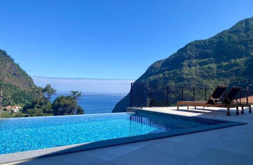 Sao Vicente Villa | Elysium São Vicente - Designer Villa with Ocean View, Heated Pool, Jacuzzi & Sauna