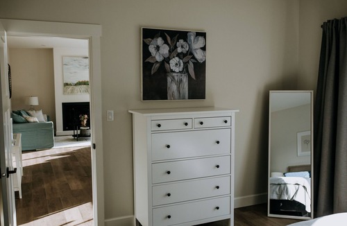 North Cowichan House | Emandare Vineyard Guest House, a Restful Haven.