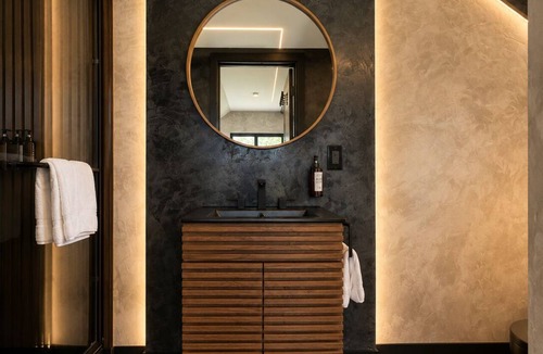 Brandon Hotel | Emrose Luxury Cabins