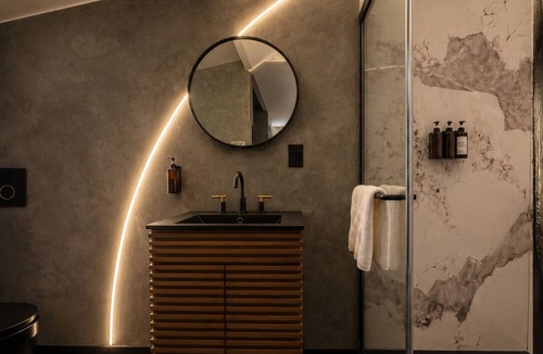 Brandon Hotel | Emrose Luxury Cabins