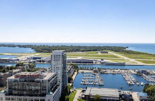 Fort York House | Ent District 3 Bedroom 2Bath Parking CN Tower