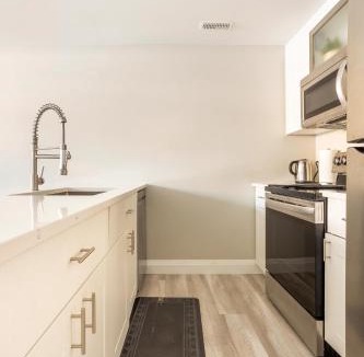 Fairfield Apartment | ENTIRE 2 BEDROOM APARTMENT DOWNTOWN - u1