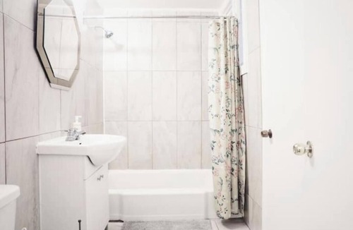 Cote-Saint-Paul Apartment | Entire 2-BR Cozy Monthly stay Green Line near DT