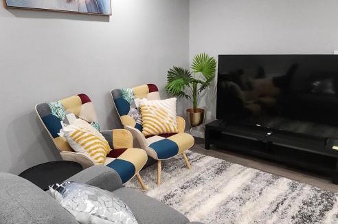 Transcona House | Entire Basement Suite with Private Entrance