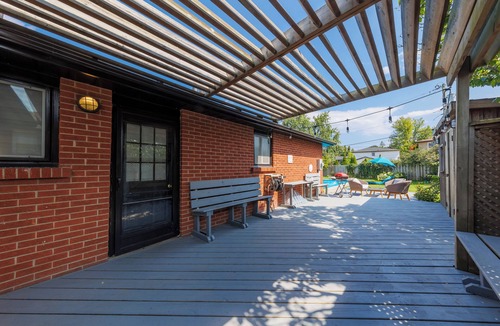 Ajax House | Entire Cozy Home | In-Ground Pool | Minutes to Lake & Waterfront Park