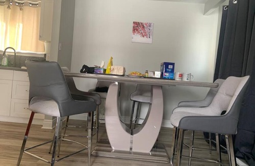 Ajax Apartment | Entire House :Quiet Spacious House by the Lake and Park