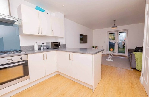 Rugby House | Entire Rugby House, 2 bathrooms, 2 parking spaces.