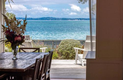 Surfdale House | Esplanade Pool House - Coast and Country