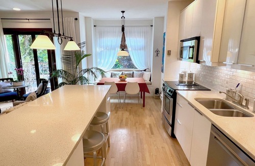 Kitsilano House | Exceptional Townhouse in Kitsilano - Walk to Beach, 4th Ave & Broadway