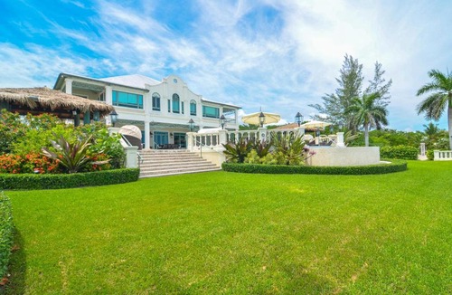 Old Fort Bay Villa | EXCLUSIVE BEACHFRONT MANSION 7 BR (VILLA B)
