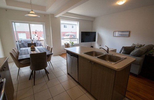 Stoney Creek House | Executive 3 Bedroom Townhome close to the lake in Stoney Creek