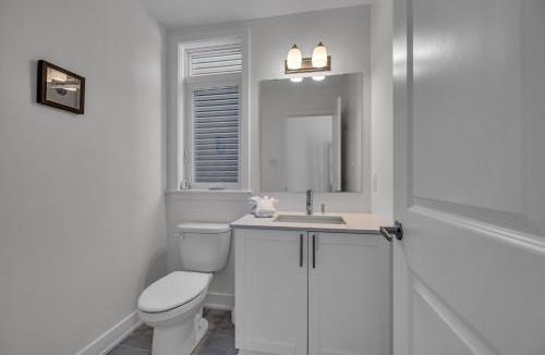 Leitrim House | Executive 4BDRM Home with Loft and Bsmnt