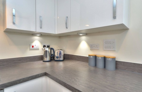 Milton Keynes Apartment | Executive Fairfields Apartment by Pay As U Stay