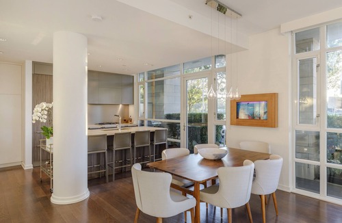 Southeast False Creek House | Executive Townhouse with City and Water Views