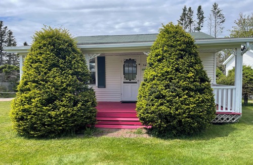 Stanhope Cottage | Executive Two-Bedroom Cottage (Cottage 14)