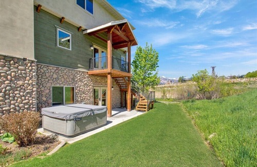 Wolf Creek House | Experience Adventure at C805 | Cascade Crest Retreat in Eden!