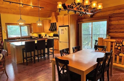 Anglemont House | Experience the warmth of our gorgeous log home backing onto the first fairway.
