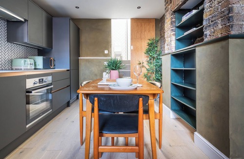 Harringay Apartment | Exposed Brick Flat Finsbury Park