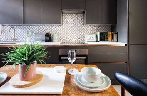 Harringay Apartment | Exposed Brick Flat Finsbury Park