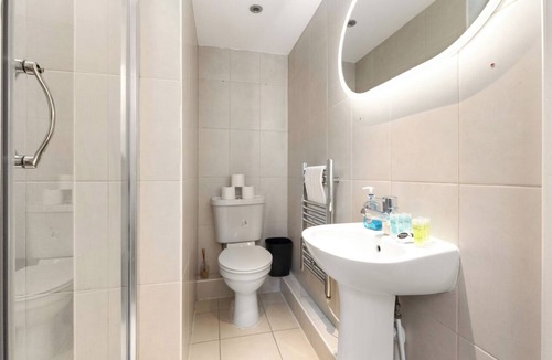 Hackney House | Exquisite 4BR Home 15 Guests Prime Central London
