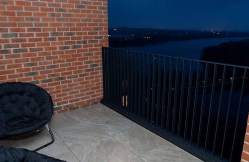 West Hendon Apartment | Exquisite- stylish- luxurious