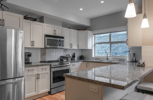 Central Okanagan Condo | Fabulous Condo at Five Star Resort #209