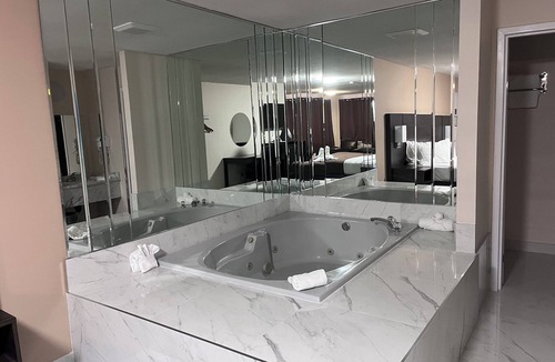 Fallsview Hotel | Falls Lodge and Suites