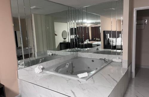 Fallsview Hotel | Falls Lodge & Suites