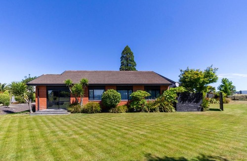 Harewood Apartment | Families and Groups, Chch Airport, Spa Pool