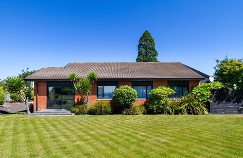 Harewood Apartment | Families and Groups, Chch Airport, Spa Pool