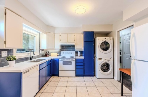Hamilton Apartment | Family-Friendly 2BR Sleeps 6