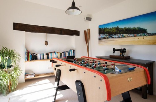 East Preston House | Family friendly beach house walk to cafes and pubs