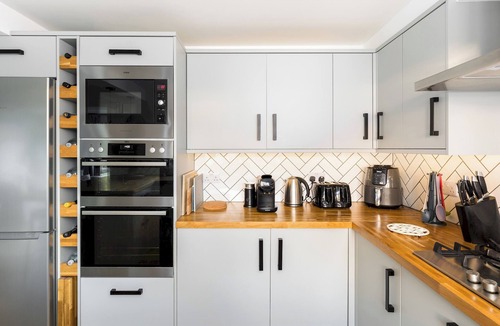 Whitnash House | Family Friendly 3 Bed Home - Pass the Keys