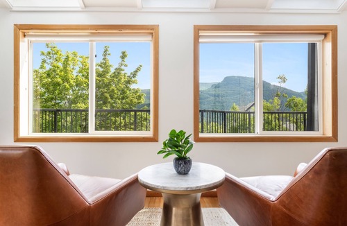 Hunter House | Family Friendly | Hot Tub, Sauna & Sunset Mountain Views