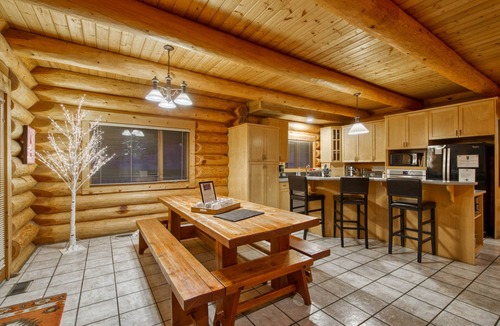 Sunburst Estates Cabin | Family Friendly True Log Home experience