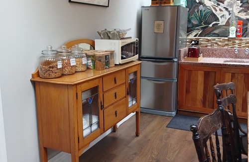 Reefton House | Family pet friendly bnb in Reefton West Coast.