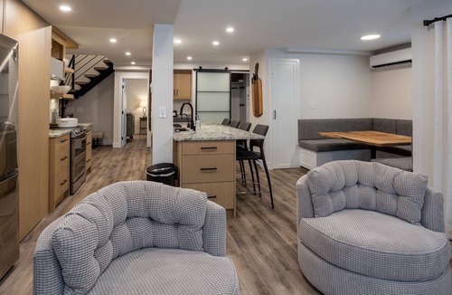 Village North House | Fantastic Location! Great 4 bed property, Shared Hot Tub, Walk to Village