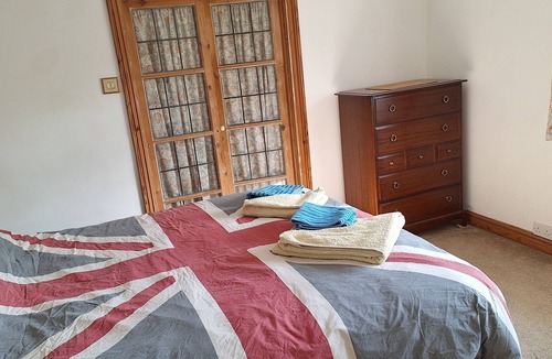 Billingshurst House | Farm in Quiet Hamlet with horse and sheep