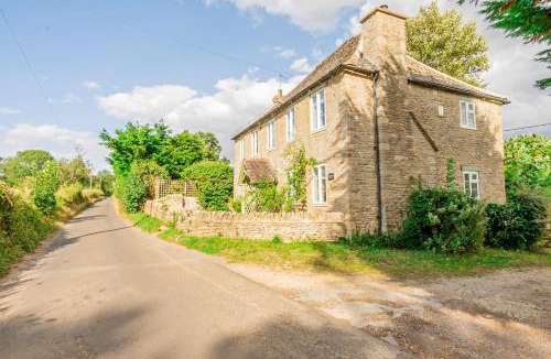 South Leigh House | Farmhouse Retreat, 4 Bed, Pet Friendly