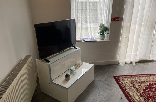 South Hornchurch House | Few min to Rainham station In a nice 4 bedroom house Family sized condo