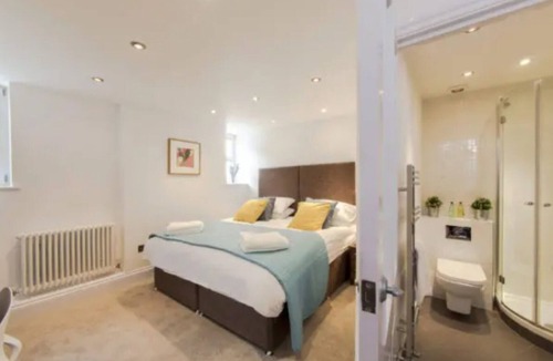 Finchley Church End Apartment | Finchley central - spacious ground floor apartment