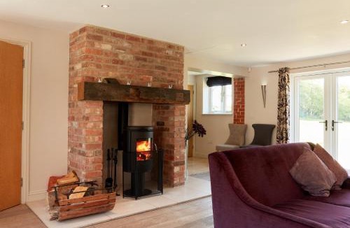 Dalbury Lees House | Finest Retreats - Sunshine Cottage