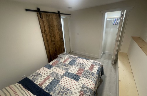 Taghum House | Fisherman Road Retreat: Full house & Suite (Lakeside)