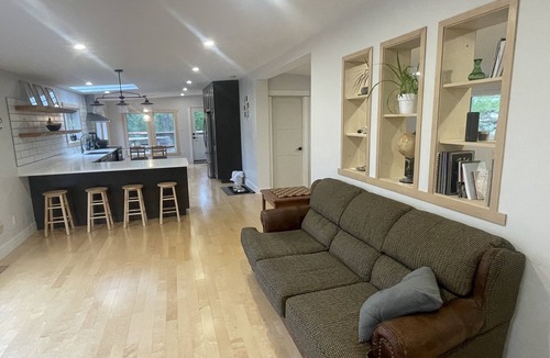 Taghum House | Fisherman Road Retreat: Full house & Suite (Lakeside)