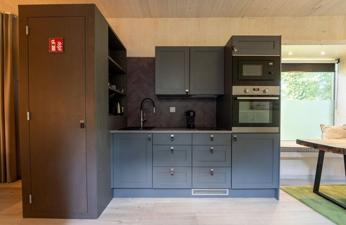 Maubray Cottage | Forest Retreat in Antoing